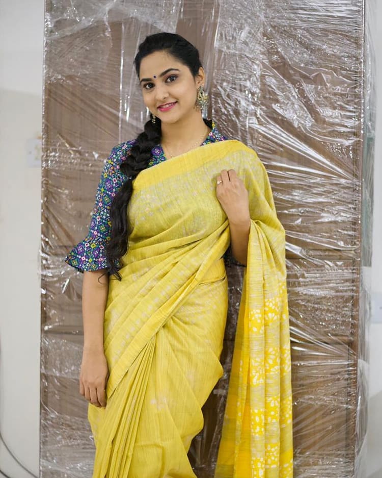 Zee Telugu Tv Anchor Kasi Annapurna In Yellow Saree Blouse